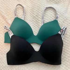 Set of 2 Victoria secret bras.